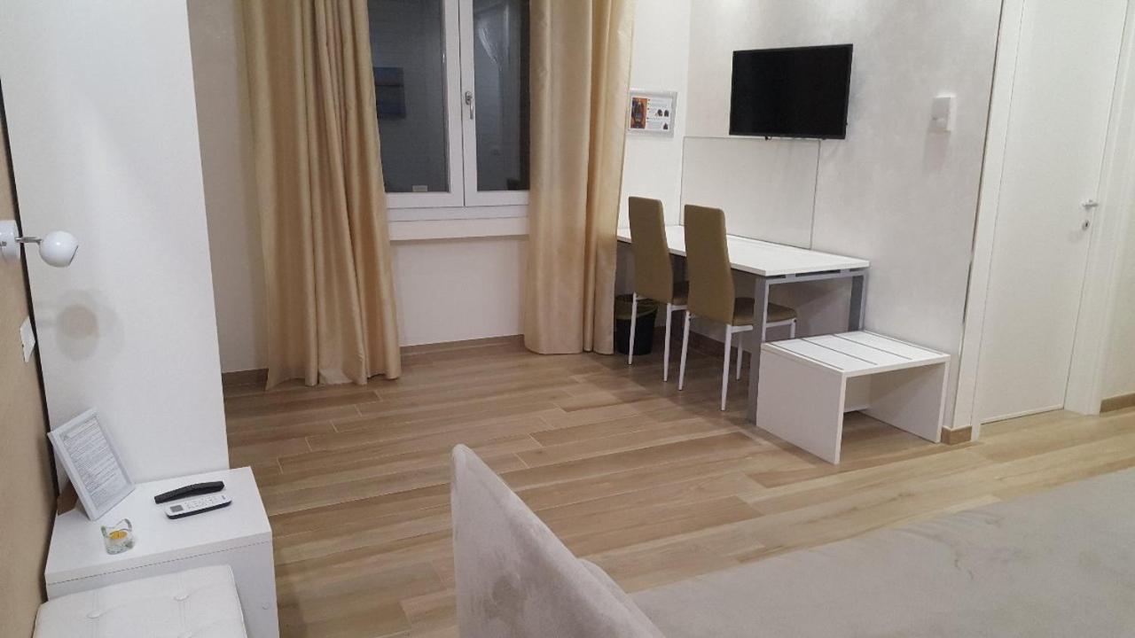 Martina'S House Hotell Porto Cesareo Eksteriør bilde